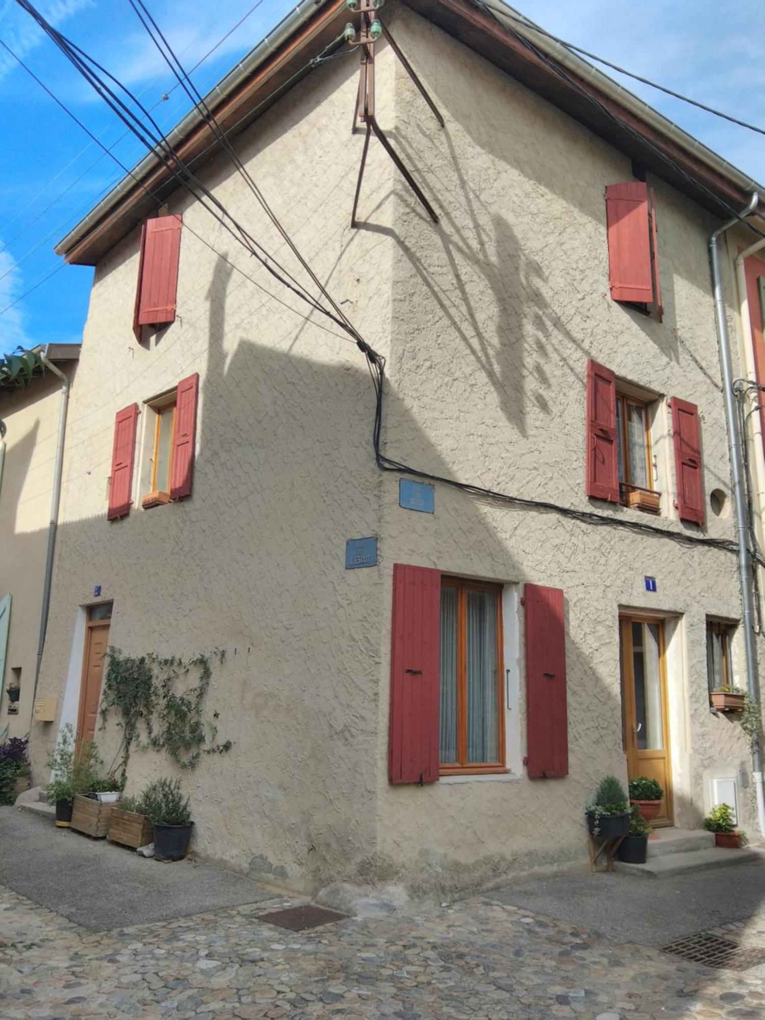 Romans-sur-Isère, maison de rue en centre ancien Esterno foto